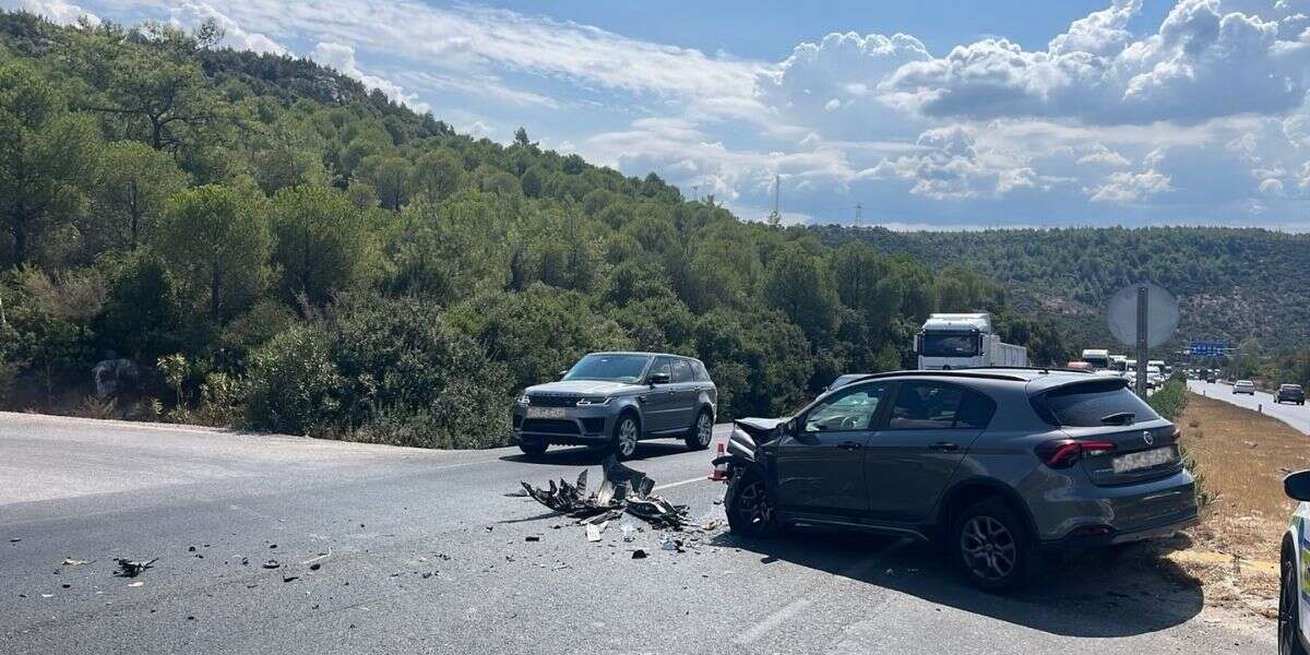 Muğla'da Kazalarla Gündeme Gelen Kavşakta Kaza, Yaralılar Var 3